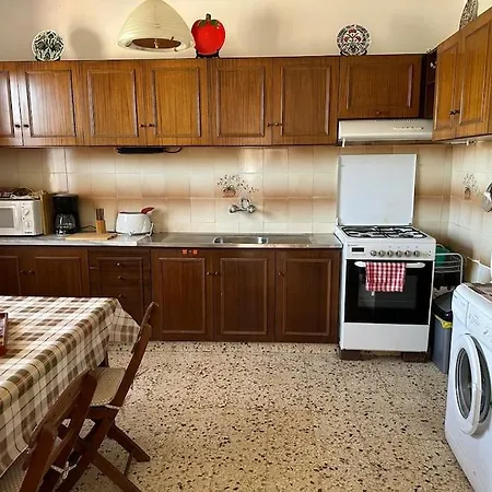 Maison Authentique Avec Grande Terrasse 度假居 *